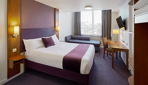 PREMIER INN BARNSLEY CENTRAL M1 J37 - Hotel Reviews & Price Comparison ...