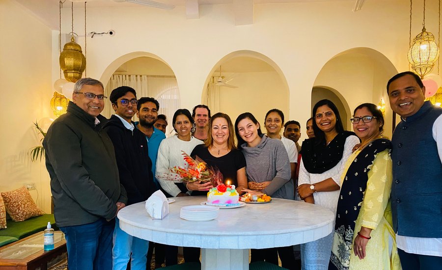 Nice to receive the friend from Spain and celebrating her birthday at Shanti makaan.
Yoga Ayurveda has a magical effect !!!