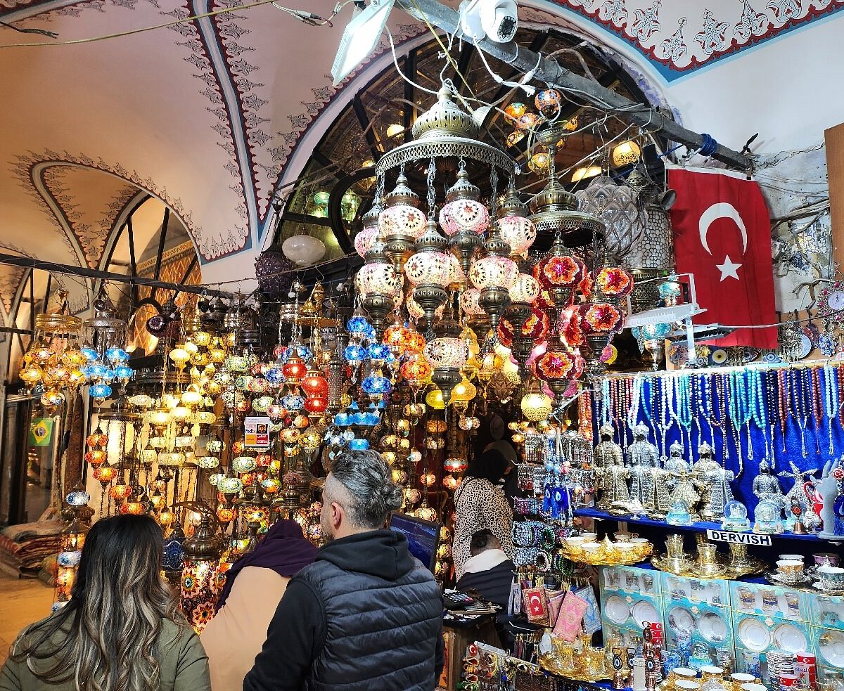 Beyazit Wholesale/Retail Market For Shoes And Bags In Istanbul,Turkey 