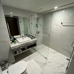 101 Hotel, Roi Et. At the time of writing this the hotel is only about two years old. However, because of the build quality it’s already showing signs of ware and tear. Which is a pity as it is otherwise a reasonably good value hotel.