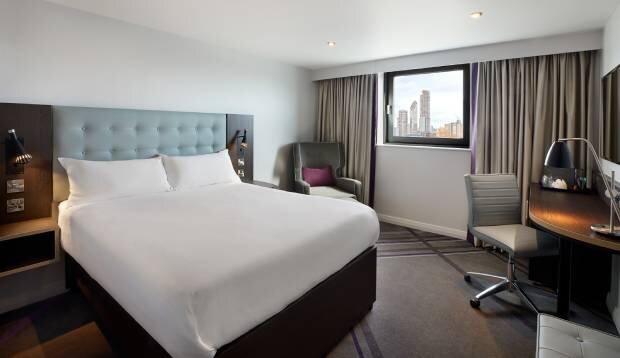 Premier Inn Bridgend Central Hotel: Unwind in Style