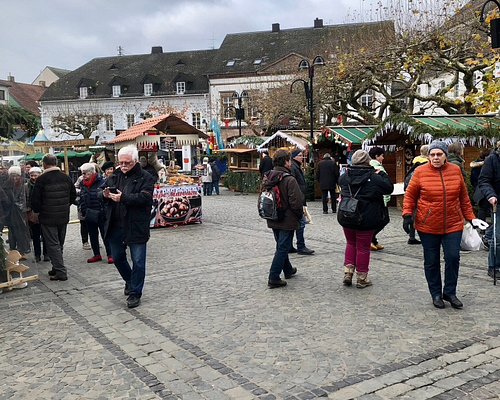 Exploring the Charms of Sankt Wendel and London - Nightlife and Entertainment