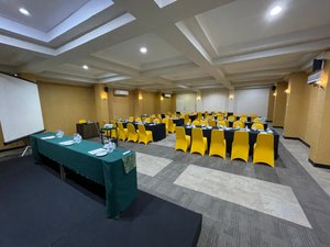 Pusat Bisnis & Ruang Acara