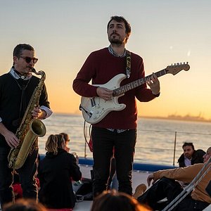barcelona sunset catamaran cruise with live music