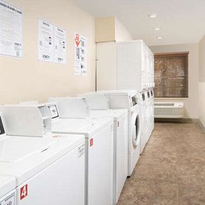 Extended Stay America Select Suites - Phoenix - West, hotel in Phoenix