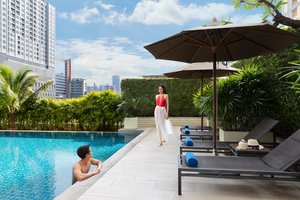 Sukhumvit Park, Bangkok - Marriott Executive Apartments in Bangkok, image may contain: Hotel, Resort, Pool, Person