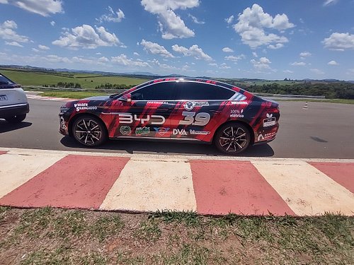 São Paulo para crianças - Gosta de automobilismo? Venha assistir uma corrida  de graça com as crianças no Autódromo de Interlagos