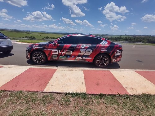 São Paulo para crianças - Gosta de automobilismo? Venha assistir uma corrida  de graça com as crianças no Autódromo de Interlagos