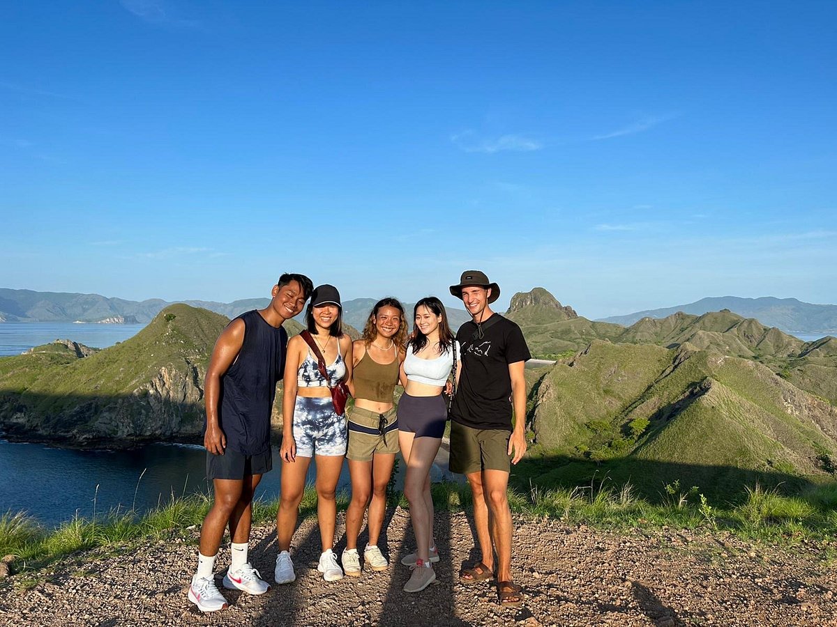 family labuan bajo tour and travel