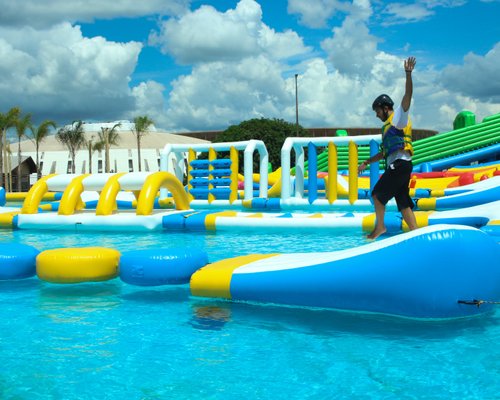 Clubes de funcionários públicos em Brasília têm piscina, toboágua