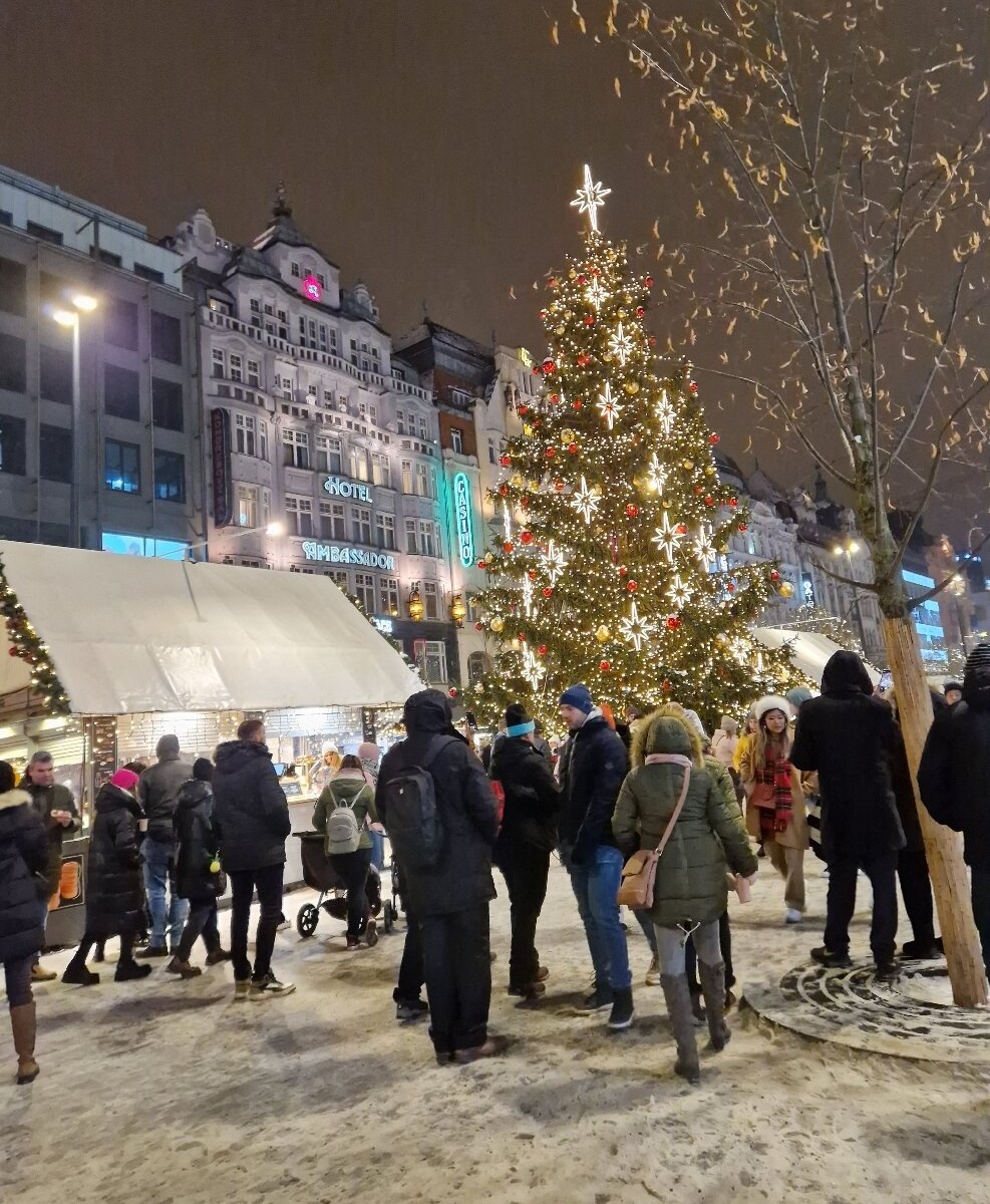 WENCESLAS SQUARE CHRISTMAS MARKET (Prague) - All You Need to Know ...