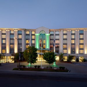 Welcome to the Holiday Inn Montreal Airport