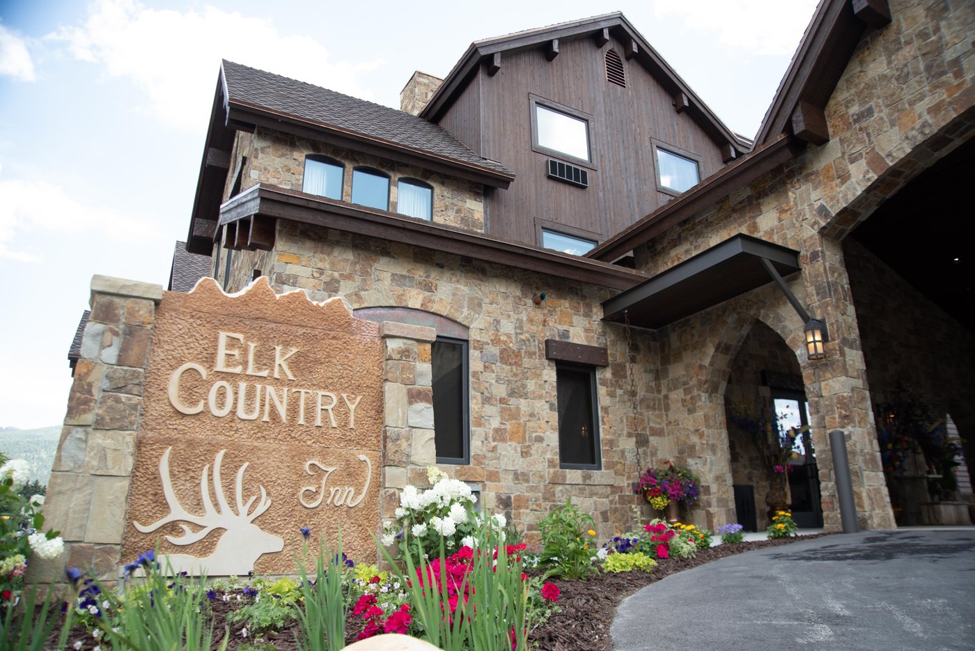 ELK COUNTRY INN - Updated 2024 Prices & Hotel Reviews (Jackson Hole, WY)