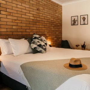 City-style accommodation meets Country Queensland country hospitality.
 
Adding a little something extra for guests with a cushion top super comfy large KING BED, a relaxing lounge chair and a private ensuite, this room is perfect for those needing to escape and unwind.

This air-conditioned room features free Wi-Fi and smart TV,  a refrigerator, microwave oven and complimentary tea and coffee-making facilities. For even more convenience every room has a desk & chair, iron & ironing board.