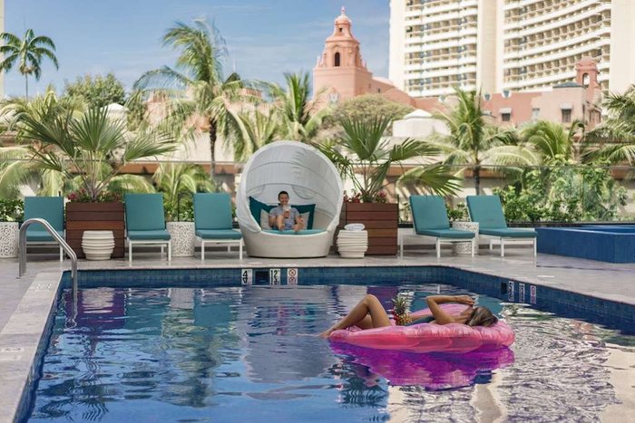 Outrigger Waikiki Beachcomber Hotel Pool Pictures & Reviews - Tripadvisor