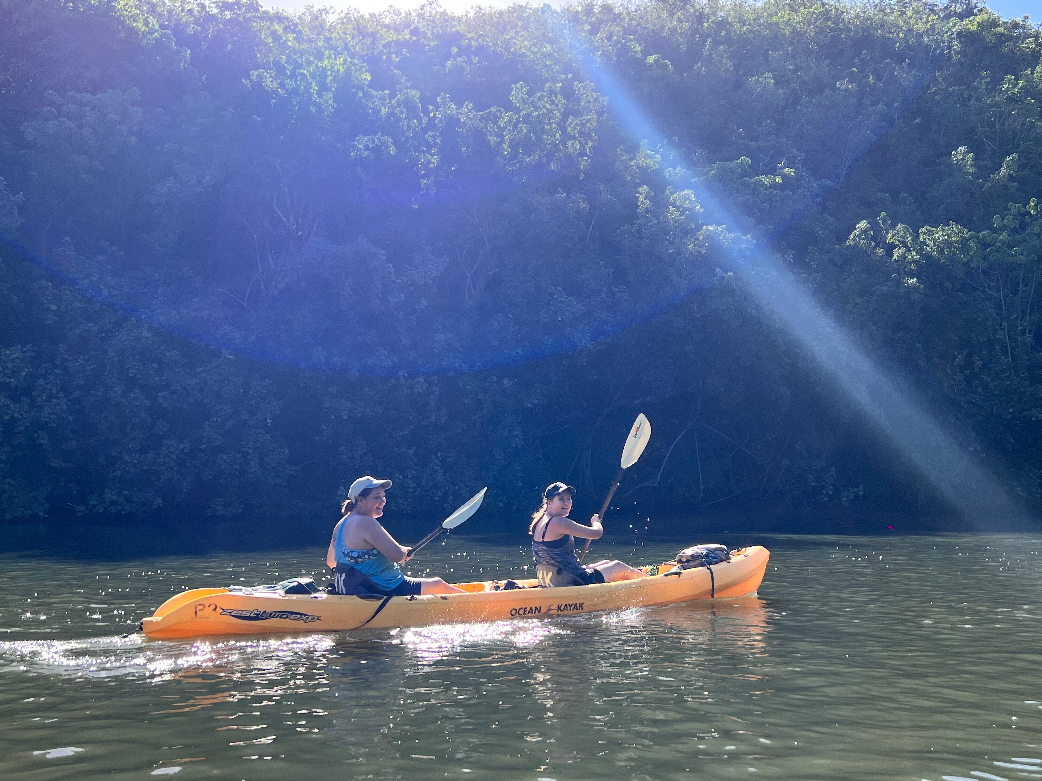 what color light should a kayaker display at night