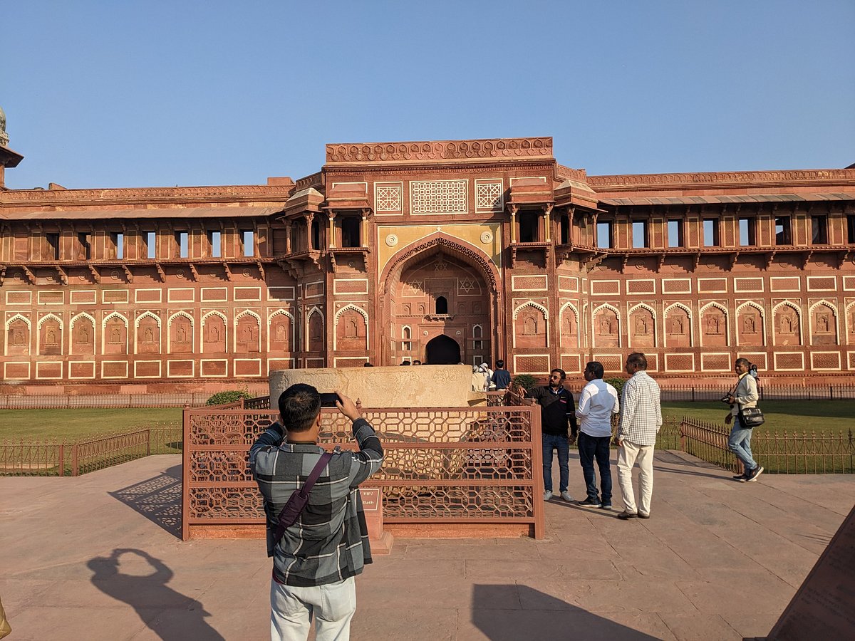 tour guide for taj mahal agra