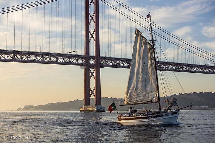 sailboat cruise lisbon