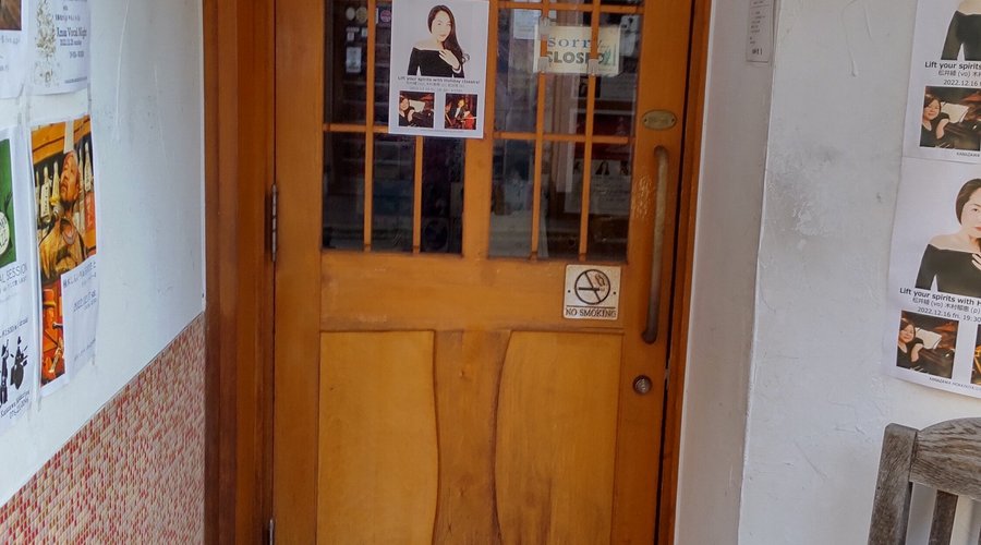 入口付近