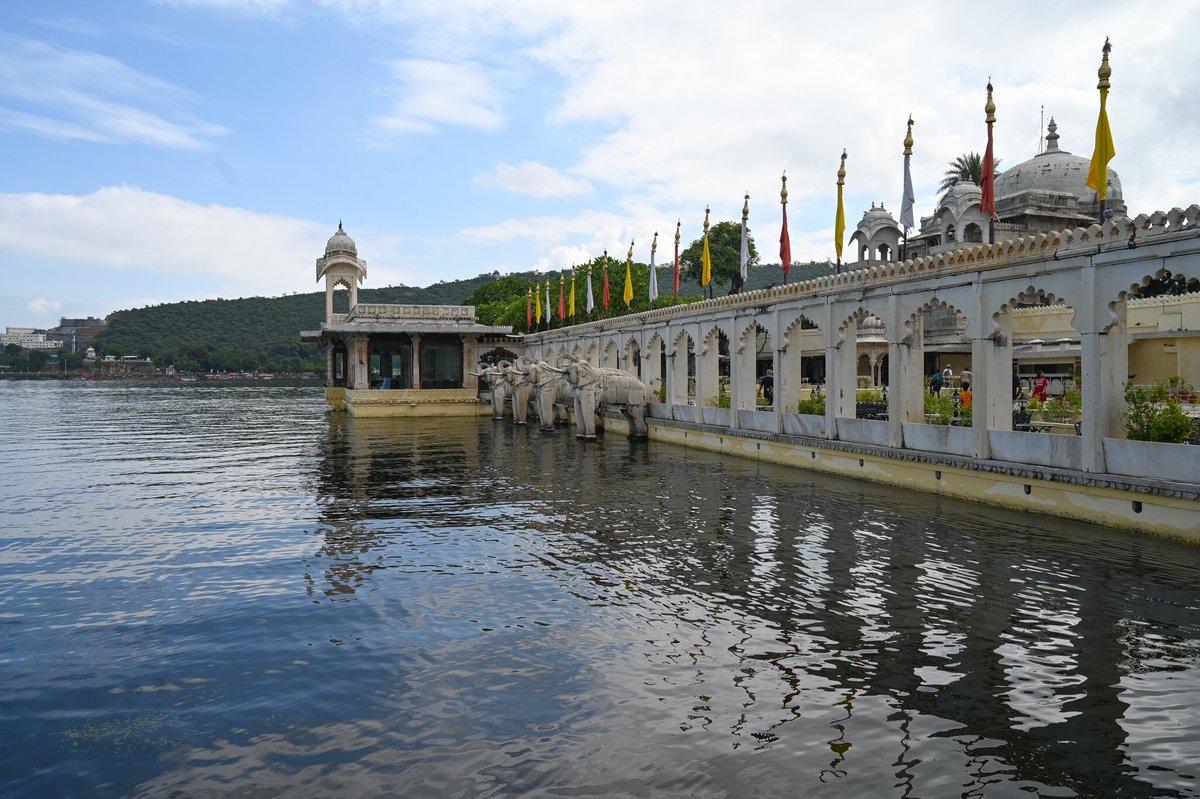 jag mandir udaipur en la noche