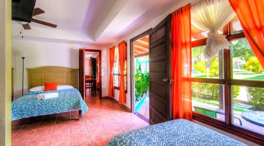 Joing Room with 4 queen beds & 1 single , 2 mini fridges for a family of 8. 
