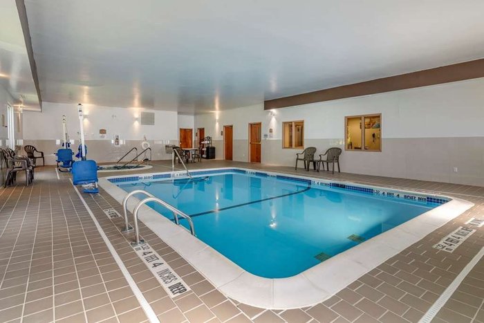 Comfort Inn Albany / Glenmont Pool Pictures & Reviews - Tripadvisor