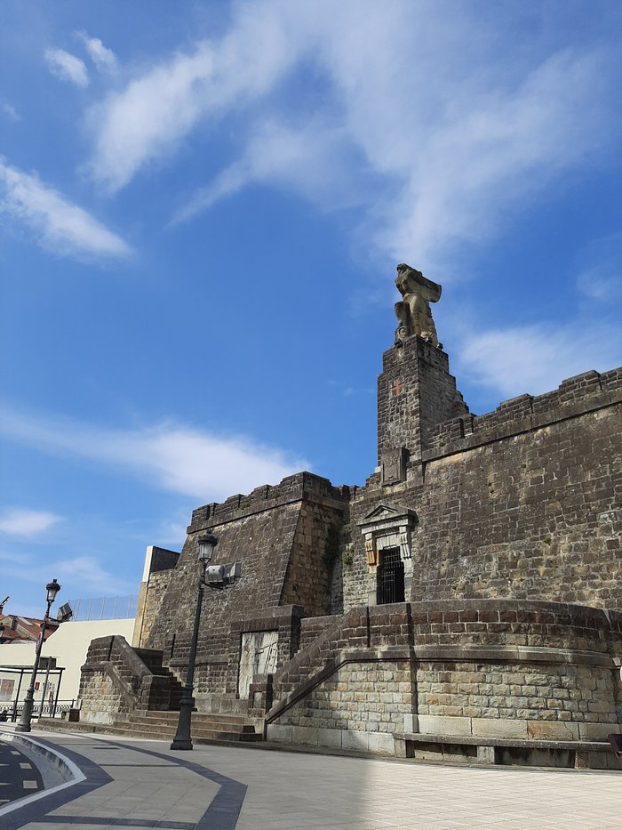 Imagen 8 de Monumento a Elcano