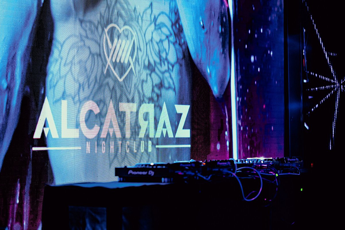 💥 Alcatraz Nightclub Athens 💥
Enjoy The Ultimate Experience of Live Shows

Make your reservation now:
☎️ +30 21 0931 6417
📍 101 Syggrou Avenue, Athens 