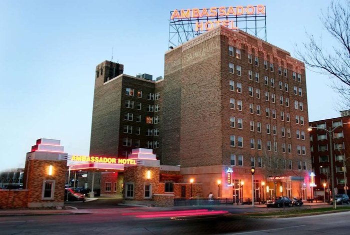 AMBASSADOR HOTEL MILWAUKEE - Updated 2024 Reviews, Photos & Prices