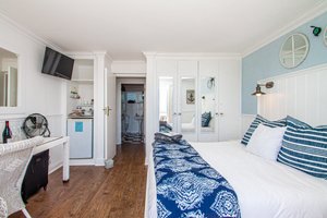 Room & Suite