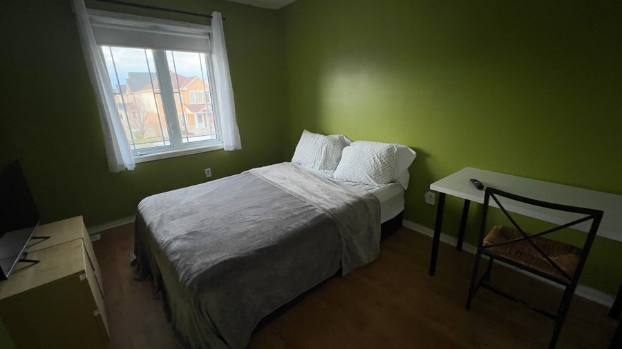 Fully furnished and equipped room in a townhouse in Orleans