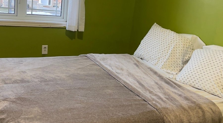 Fully furnished and equipped room in a townhouse in Orleans