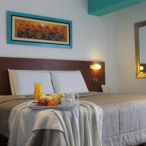 Hotel Vila Santa in Lima, image may contain: Restaurant, Dining Table, Table, Dining Room