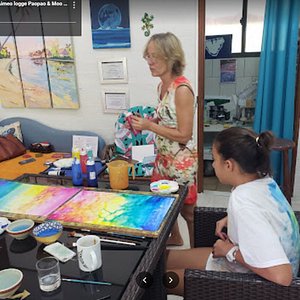 My daughter and I registered for the 3 days workshop at Nathalie's gallery in Paopao! Loved every minute of it. We both learned so much. Look forward to taking more classes with Nathalie soon.
