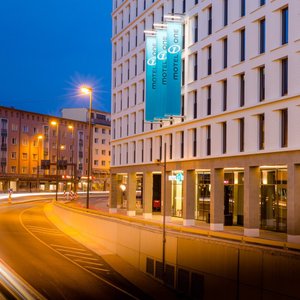 Motel One Frankfurt Roemer Exterior
