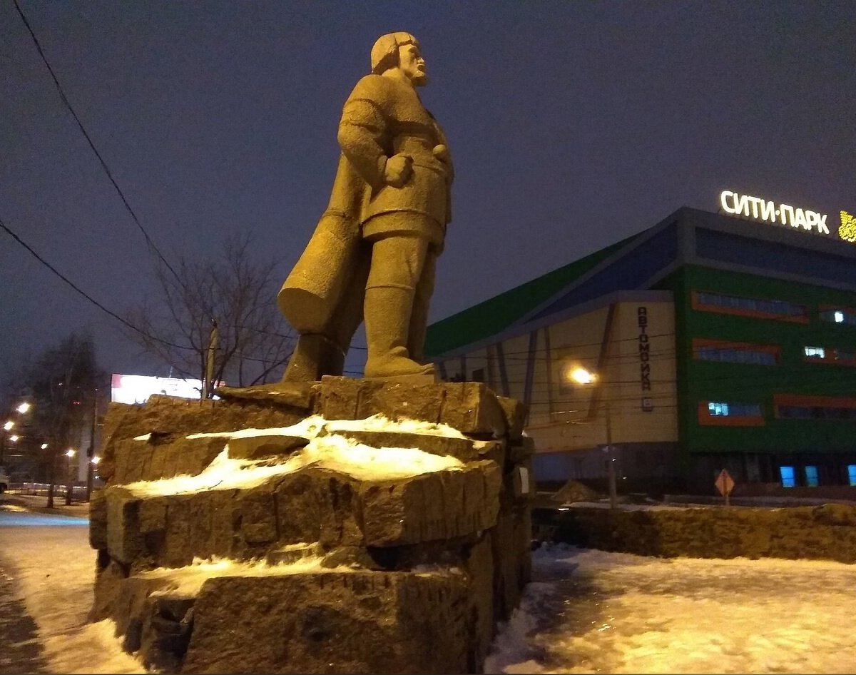 Памятник Кунавину в Каменске-Уральском. Навои город в Узбекистане. Кунавин Григорий Павлович подвиг. Ленина 7 Лангепас.