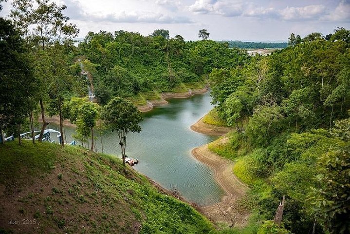 Discover Top 10 places to visit in Chittagong - Shrine of Bayazid Bostami 