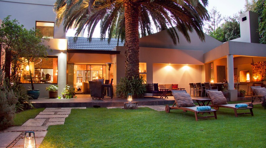 Relax at the pool in our lush tropical garden. Enjoy Al-Fresco relaxed fine dining at the fire place.