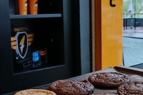 Dia!!!

Férias é sempre bom, mas voltar a fazer o que se ama de energias renovadas é muito melhor!

Desejando um lindo ano a todos vocês, a Mais1 Café está aberta normalmente a partir de hoje!!!!

Podem voltar a tomar seu melhor café!!!! 🥐🍪🍩☕️🧋