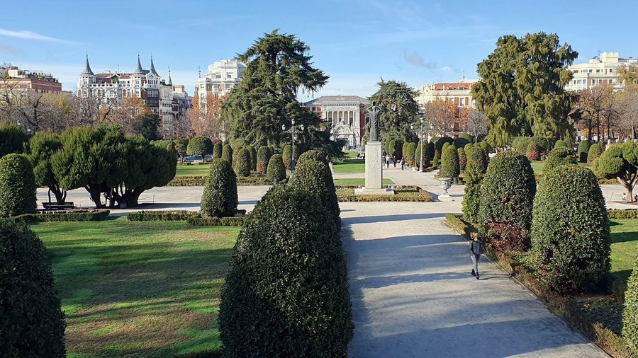 Jardines del Parterre con sus cipreses recortados