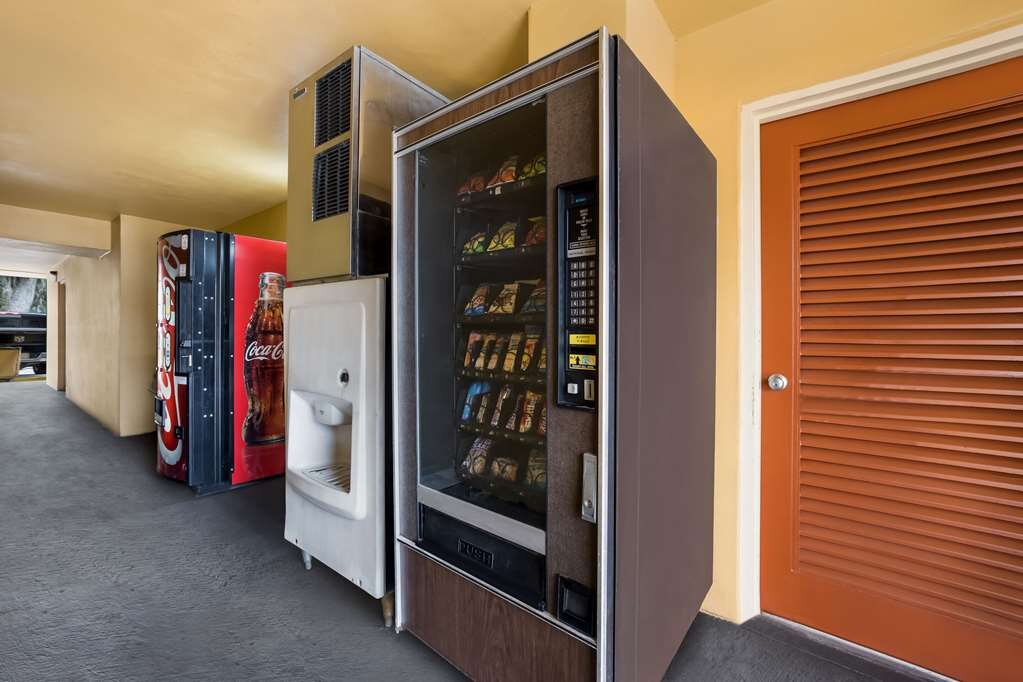 ECONO LODGE Updated 2024 Prices Reviews And Photos   Hotel Vending Area 