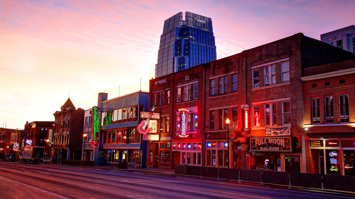Broadway in downtown Nashville, Tennessee 