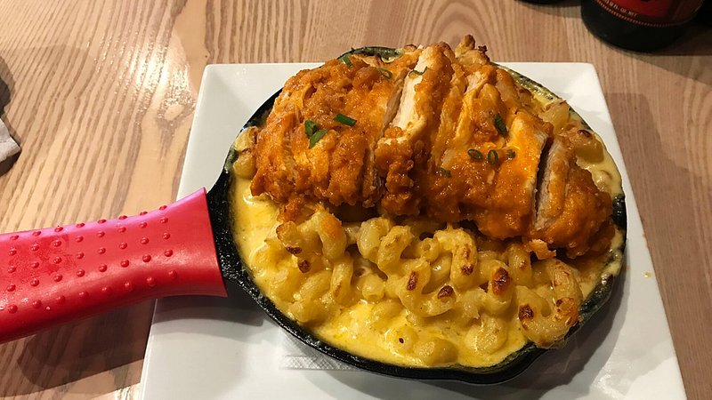 Hot Chicken and Mac and Cheese at The Stillery