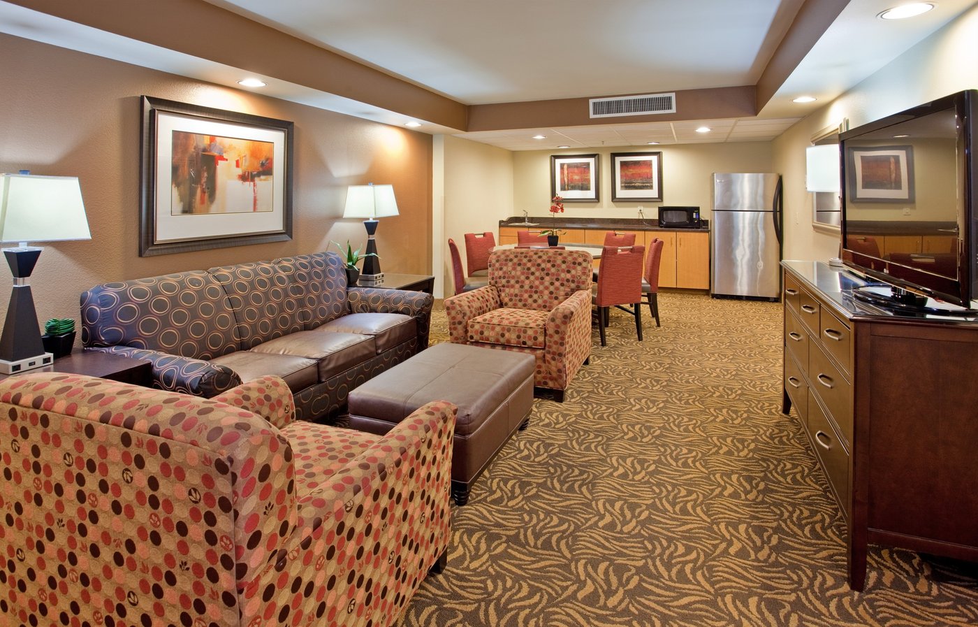 HOLIDAY INN KEARNEY, AN IHG HOTEL 135 (̶1̶5̶5̶) Updated 2023 Prices