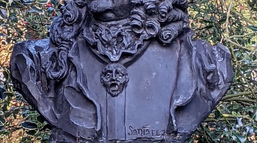 Monument to Marqués de Santa Cruz