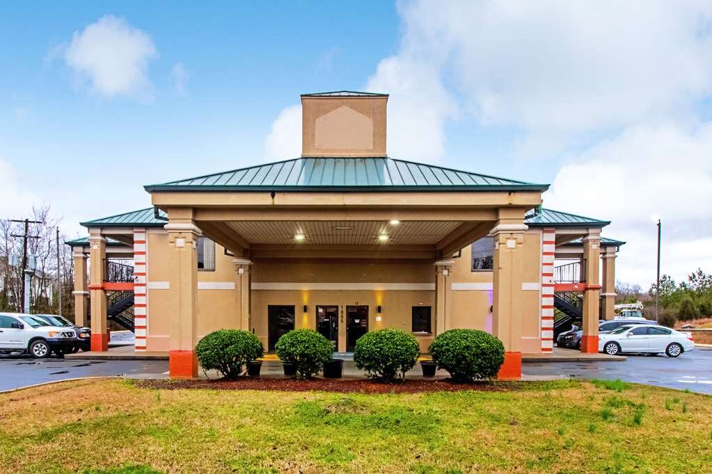 RODEWAY INN & SUITES - Prices & Hotel Reviews (Dickson, TN)