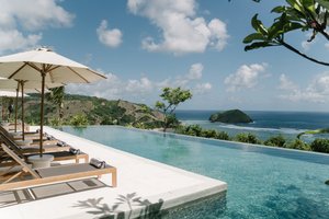 Pool & Beach