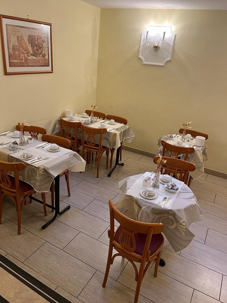 HOTEL ROMANTICA (Rome) - Hotel Reviews, Photos, Rate Comparison ...