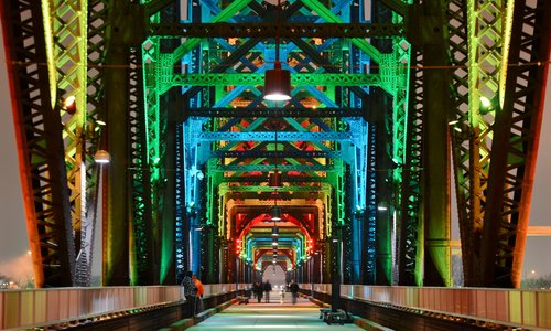 The Big Four Pedestrian Bridge at Waterfront Park, a former railroad bridge that connects Louisville to Southern Indiana, is approximately on mile long (two miles round trip). A daily colorful light show begins each evening at twilight.