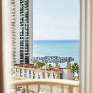 ohana waikiki east bedroom lowfloor kitchenette